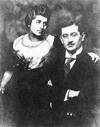Man and woman posed photo together