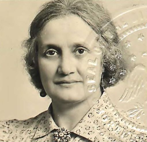 Spira Helene wearing patterned collared shirt